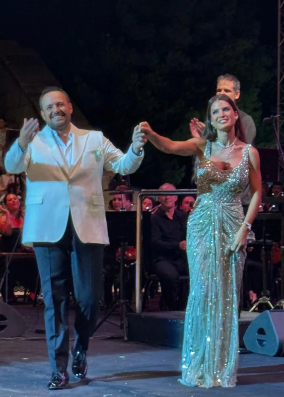 Patronlar Dunyası/ Ertuğrul Özkök attended Limak’s 50th-anniversary summer concert at the Bodrum Ancient Theatre and wrote about the performances of tenor Murat Karahan and soprano Tamara Radjenovic